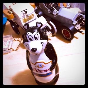 Hamm’s Beer. BEAR.